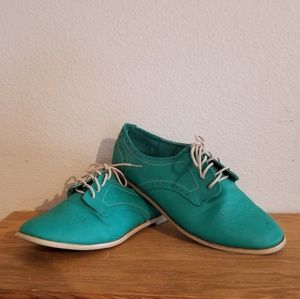 Lace-up Oxford Style Flats